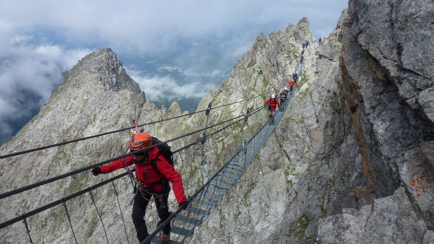 Escursionisti in ambiente alpino